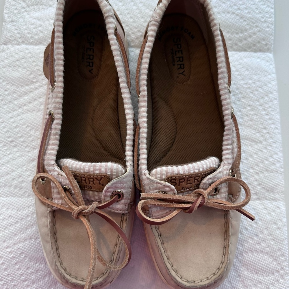 Sperry Women's Top Sider Brown Leather with Tan Seersucker trim. Size 6.5M
